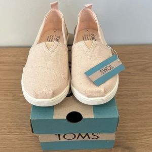 NIB Girls’ TOMS shoes